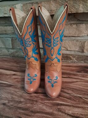 Dingo Tan Leather Western Boots w Custom Turqouise Painted Accents 8M